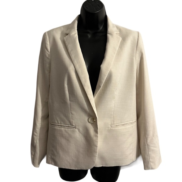 Ann Taylor Factory Jackets & Blazers - Ann Taylor Factory Cream Tailored Blazer with Notched Lapels and Structured Look
